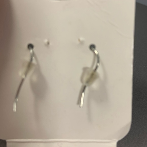 Faux pearl earrings - Picture 3 of 4